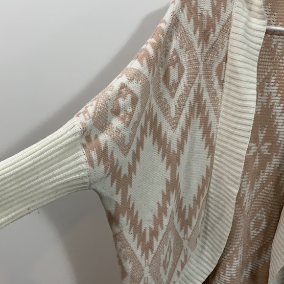 Women’s Oversized sweater -beautiful tan and cream very good condition - Picture 2 of 4